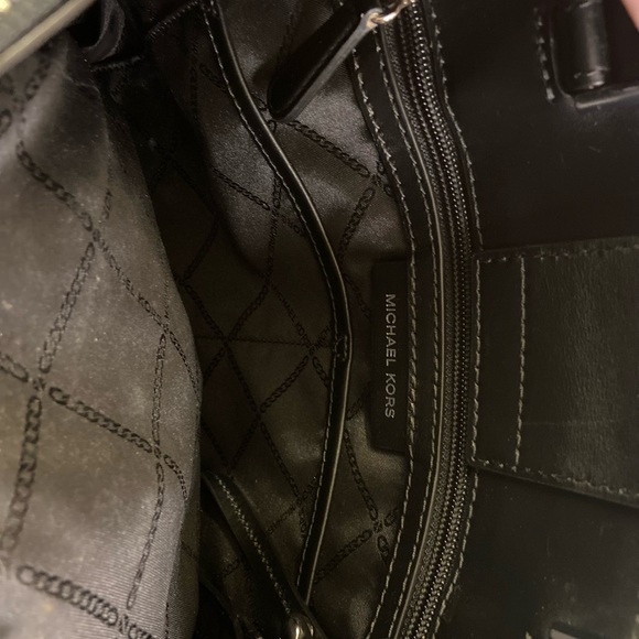 Elegant Black Michael Kors Gramercy bag - Picture 3 of 8